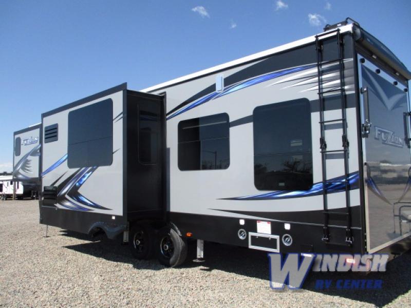 Keystone Fuzion Fifth Wheel Toy Hauler Rear